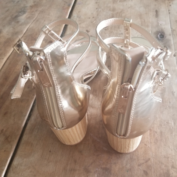 Nanette Lepore Gold Sandals with chunky heel size 7 - Picture 3 of 5